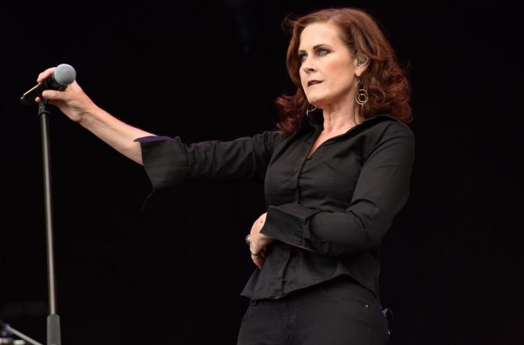 Alison Moyet Graduates With First-Class Degree In Fine Art