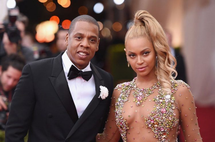 Beyoncé Supports Jay-Z’s ‘The Book of Hov’ Exhibit in Stunning New Selfies