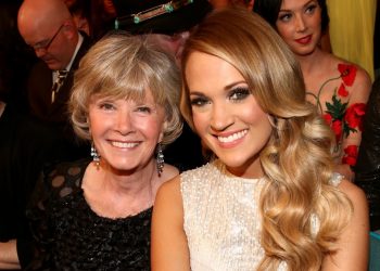 Carrie Underwood Gets Matching Tattoos With 74-Year-Old Mom & Sisters: See the Pics