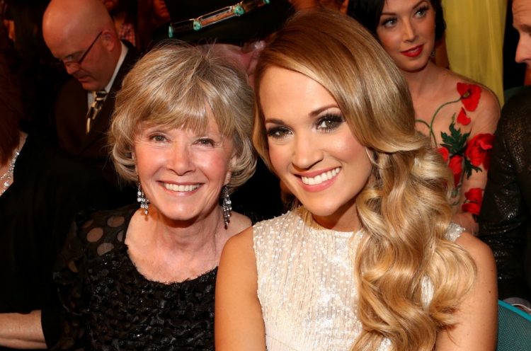 Carrie Underwood Gets Matching Tattoos With 74-Year-Old Mom & Sisters: See the Pics