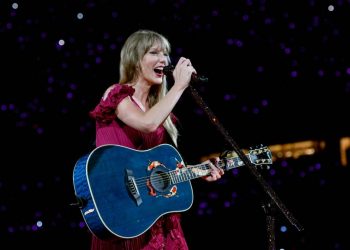 Taylor Swift Urges Fans in Nashville to Vote: ‘Make Your Voice Heard’