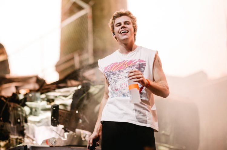 The Kid LAROI Performs Surprise Set at Hotel Bar After Malaysia Music Festival Is Canceled