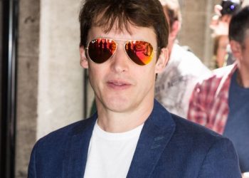 James Blunt to release Carrie Fisher tribute song Dark Thought