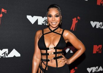 Nelly & Ashanti Cozy Up, Belt Out Usher’s ‘Nice & Slow’