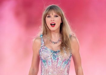 Taylor Swift Surprises ‘Someone Great’ Director With ‘Death by a Thousand Cuts’ Performance in Los Angeles