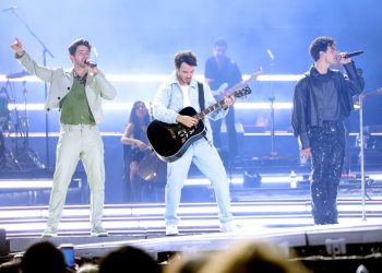 Jonas Brothers Jam With Dad on Eagles’ ‘Desperado’ at Nashville Gig