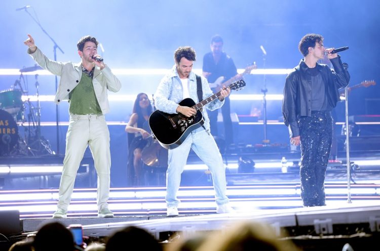 Jonas Brothers Jam With Dad on Eagles’ ‘Desperado’ at Nashville Gig
