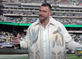 Travis Kelce Makes ‘SNL’ Cameo in NFL Sketch Poking Fun at Taylor Swift Coverage: Watch