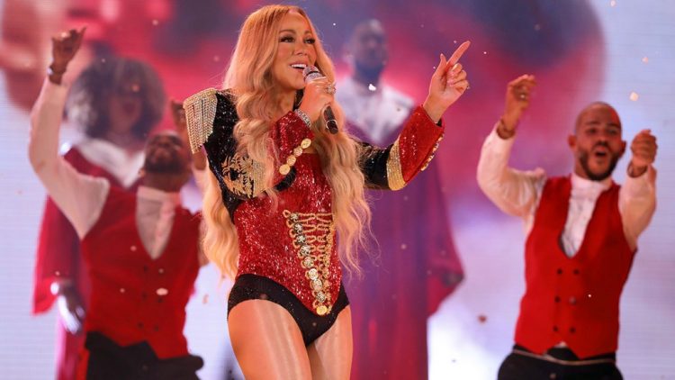 Sleigh, Queen: Mariah Carey and Her Twins Bring Christmas Cheer to L.A. for Sold-Out Shows