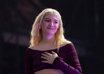 Lorde Seems to Tease New Music in Cryptic Headphones Post: ‘We Building Stamina For This Chapter’