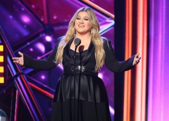 Kelly Clarkson Jokes About Wearing ‘Tight Sh-t’ Amid Weight Loss Journey