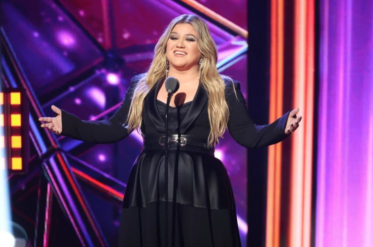 Kelly Clarkson Jokes About Wearing ‘Tight Sh-t’ Amid Weight Loss Journey