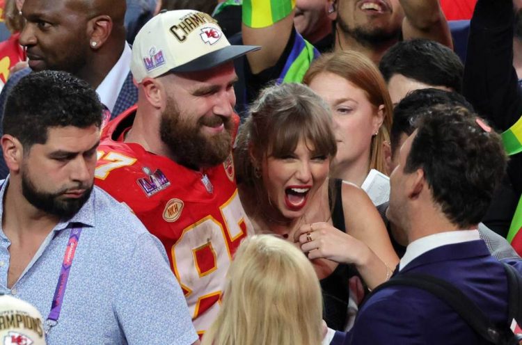 Taylor Swift Accidentally Partied With Her Parents After Chiefs’ Super Bowl Win, And She Liked It