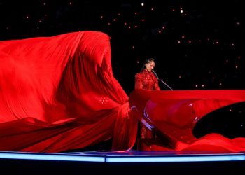 Alicia Keys’ Super Bowl Performance Pitch-Corrected in YouTube Recording