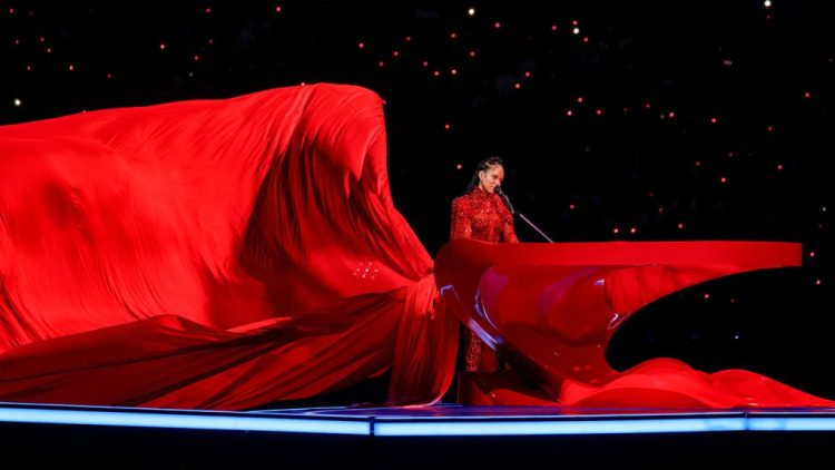 Alicia Keys’ Super Bowl Performance Pitch-Corrected in YouTube Recording