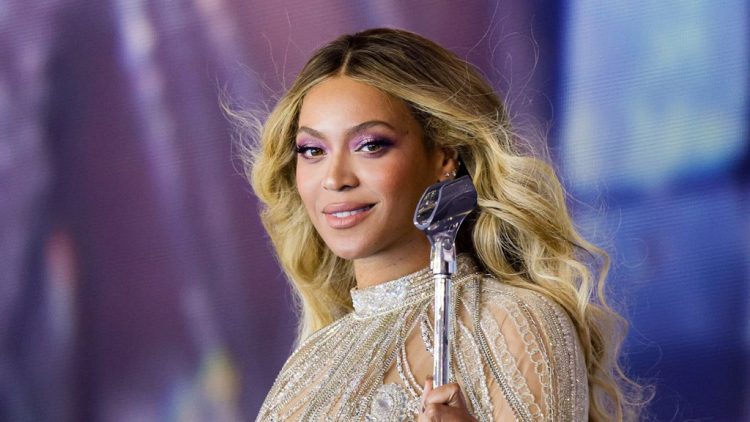 Beyoncé Sends Flowers to Black Female Artists in Country: “Thank You for Opening Doors for Me”