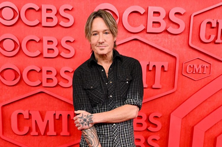 Keith Urban Plays Solo Acoustic Cover of Ariana Grande’s ‘We Can’t Be Friends,’ Calls It ‘Audible Heroin’