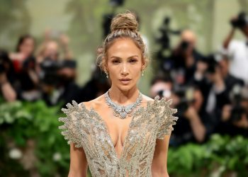 Jennifer Lopez Cancels Summer Tour: “I Am Completely Heartsick”