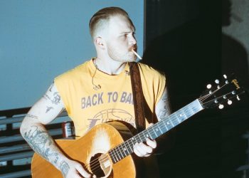 On Zach Bryan’s ‘The Great American Bar Scene,’ the Past is Tangled, the Future is Scary, and Right Now is Miller Time