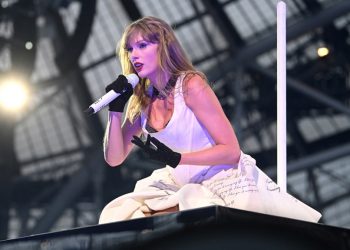 Taylor Swift Experiences Stage Malfunction During Eras Tour Performance in Dublin