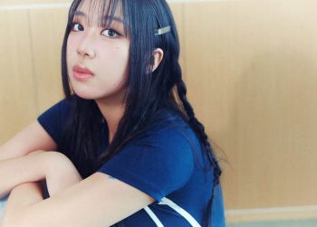 Lee Youngji Wants to Spotlight Her ‘Musician Mode’ & Get Drunk With Fans on First U.S. Tour