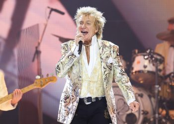 Rod Stewart ‘Having Too Much Fun,’ Extends 13-Year Las Vegas Residency Into 2025