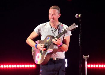 Coldplay’s Chris Martin Goes Undercover as Goofy Tourist To Record ‘All My Love’ Video at Las Vegas Karaoke Bar