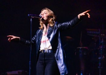 Maggie Rogers Pays Loving Tribute to Liam Payne With Moving Cover of 1D’s ‘Night Changes’ in Boston
