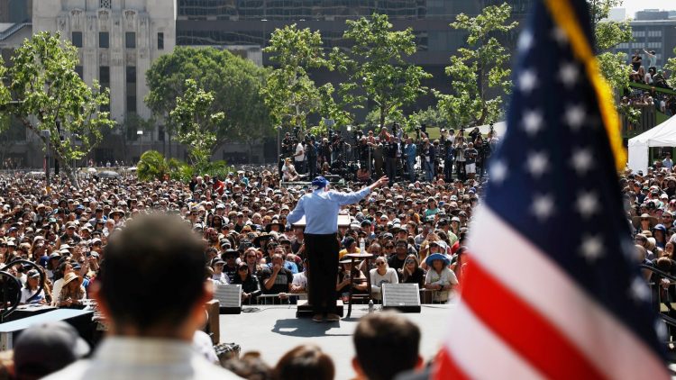 Neil Young, Joan Baez, Maggie Rogers Headline Bernie Sanders Los Angeles Rally