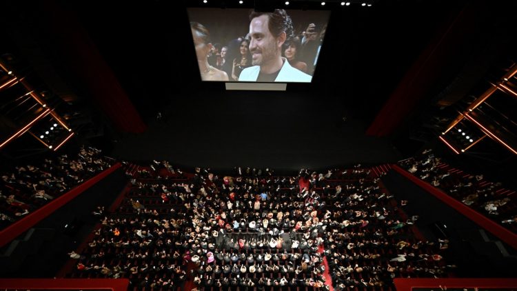 Do Standing Ovations Signal the Decline of Cinema?