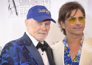 Mike Love Pays Tribute to Brian Wilson at Songwriters Hall of Fame Induction: “I Do Feel His Presence”